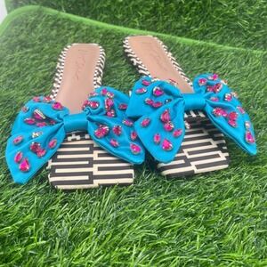 Betsey Johnson Turquoise Bow Slides Pink Crystal Jeweled Sandals Sz 7 Resort